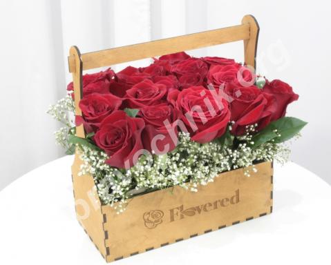 Компания flovered теперь собирает оригинальные букеты в деревянн