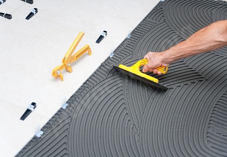 Укладка керамогранита: отличия от кафеля и технология работы