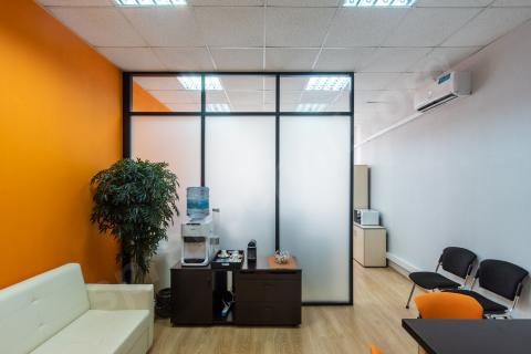 Перегородки nayada-quadro в офисе юридической компании кросби