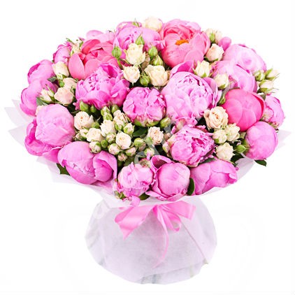 Ароматный букет пионов и кустовых роз