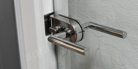 Замок с нажимной ручкой и притворами