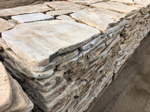 Камень галтованный бело-желтый натуральный пластушка